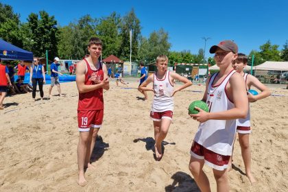 Młodzieżowe Mistrzostwa Śląska w piłce ręcznej plażowej w Parku Słupna