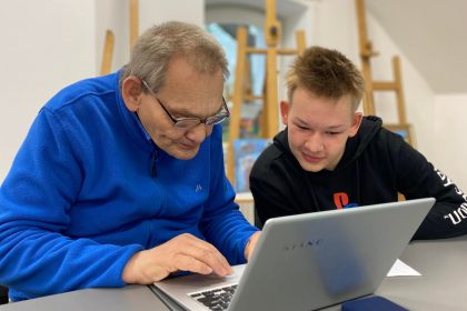 Warsztaty dla seniorów z obsługi smartfonów i komputerów